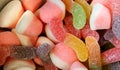Diferentes tipos de doces que dÃ£o uma bela cor Ã  imagem.